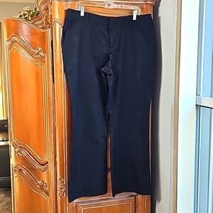 DICKIES, CRAFTED FOR WOMEN. Black size 16. SLIM style. 4 pockets.